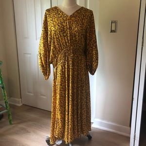 Anthropologie Plus Yellow/Gold Flowered V neck Dress